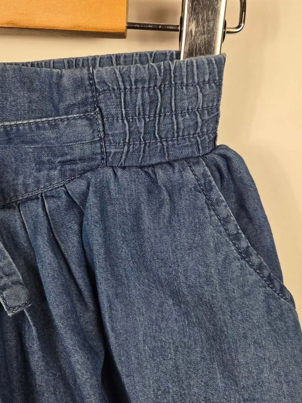 OshKosh B’gosh Girls Size 7 Chambray Paperbag Waist Gathered Hem Shorts Blue